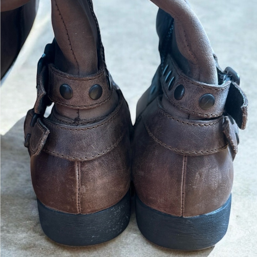BORN Leather Riding Boots with Studded Buckles and Beautiful Detailing Size 7.5 - Picture 8 of 9